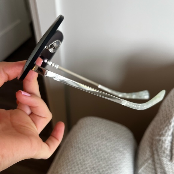 Chanel shield quilted glasses - Picture 8 of 9